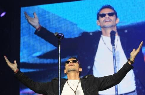 Entertainment Bilder der Woche KW42 Entertainment Bilder des Tages Puerto Rican-born US singer Marc Anthony performs on stage during a concert as part of his Legacy Tour at the in the Palace of Sports of Mexico City, Mexico, 16 October 2018. Marc Anthony continues his tour around Mexico !ACHTUNG: NUR REDAKTIONELLE NUTZUNG!  Copyright: xMarioxGuzmánx MEX21 20181017-636753492044079444