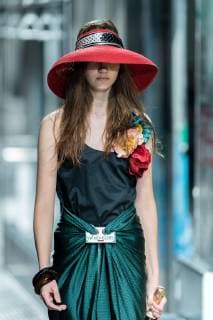 A model displays a new creation at the fashion show of YOUWEI during the Shanghai Fashion Week Spring Summer 2019 in Shanghai, China, 17 October 2018. YOUWEI show at 2019 Spring Summer Shanghai Fashion Week  pbu886139_30