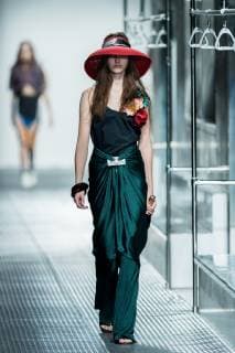 A model displays a new creation at the fashion show of YOUWEI during the Shanghai Fashion Week Spring Summer 2019 in Shanghai, China, 17 October 2018. YOUWEI show at 2019 Spring Summer Shanghai Fashion Week  pbu886139_29