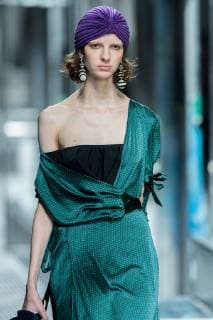 A model displays a new creation at the fashion show of YOUWEI during the Shanghai Fashion Week Spring Summer 2019 in Shanghai, China, 17 October 2018. YOUWEI show at 2019 Spring Summer Shanghai Fashion Week  pbu886139_35