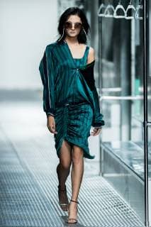 A model displays a new creation at the fashion show of YOUWEI during the Shanghai Fashion Week Spring Summer 2019 in Shanghai, China, 17 October 2018. YOUWEI show at 2019 Spring Summer Shanghai Fashion Week  pbu886135_05