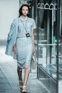 A model displays a new creation at the fashion show of YOUWEI during the Shanghai Fashion Week Spring Summer 2019 in Shanghai, China, 17 October 2018. YOUWEI show at 2019 Spring Summer Shanghai Fashion Week  pbu886135_08