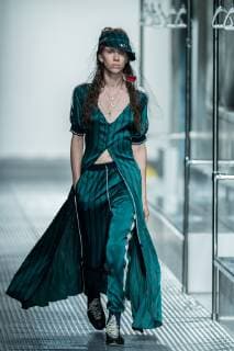 A model displays a new creation at the fashion show of YOUWEI during the Shanghai Fashion Week Spring Summer 2019 in Shanghai, China, 17 October 2018. YOUWEI show at 2019 Spring Summer Shanghai Fashion Week  pbu886135_13
