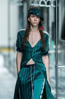 A model displays a new creation at the fashion show of YOUWEI during the Shanghai Fashion Week Spring Summer 2019 in Shanghai, China, 17 October 2018. YOUWEI show at 2019 Spring Summer Shanghai Fashion Week  pbu886135_14