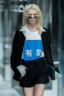 A model displays a new creation at the fashion show of YOUWEI during the Shanghai Fashion Week Spring Summer 2019 in Shanghai, China, 17 October 2018. YOUWEI show at 2019 Spring Summer Shanghai Fashion Week  pbu886135_33