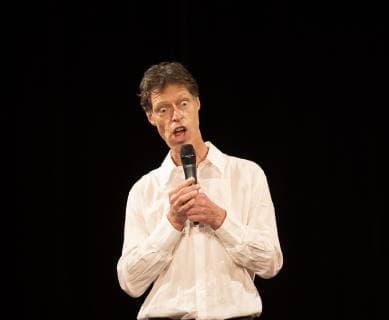 Entertainment Bilder der Woche KW42 Entertainment Bilder des Tages Deutschland - Wiesbaden - 18.10.2018 Comedy - Wiesbaden - Theater im Pariser Hof - Premiere - Maddin Schneider - Denke macht Koppweh! Kultur Premiere - Maddin Schneider - Denke macht Koppweh *** Germany Wiesbaden 18 10 2018 Comedy Wiesbaden Theater in the Pariser Hof Premiere Maddin Schneider Think makes Koppweh culture Premiere Maddin Schneider Think makes Koppweh