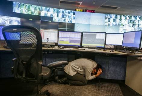(181019) -- VANCOUVER, Oct. 19, 2018 (Xinhua) -- A staff member takes cover under the table inside the Canada Line s control room during the Great Shakeout earthquake exercise in Vancouver, Canada, on Oct. 18, 2018. About 910,000 people participated in the annual Great Shakeout earthquake exercise in British Columbia of Canada. A simulated exercise conducted by Canada Line - Vancouver s driverless, computer-controlled train system, to practice how the transit operators and residents react after the earthquake early warning system issue alert. (Xinhua Liang Sen) (qxy) CANADA-VANCOUVER-EARTHQUAKE-DRILL 