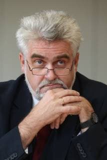 19.10.2018 Angersdorf Bürgerversammlung mit Prof. Prof. Dr. Armin Willingmann, Ministerium für Wirtschaft, Wissenschaft. Minister für Wirtschaft, Wissenschaft und Digitalisierung des Landes Sachsen Anhalt. Die Bürger protestieren gegen die Gestanksbelästigung , die aus dem Wetterschacht der Verfüllungsfirma GTS Teutschenthal am Schacht Halle in Angersdorf zu tage tritt foto: Prof. Dr. Armin Willingmann Porträt Pose Posen Mimik copyright *** Author