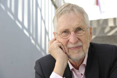 Volker Hage (Journalist, Autor) 10 18 thg Volker Hage am 12. Oktober 2018 während der Frankfurter Buchmesse Messe Literatur Frankfurt Main Deutschland deutsch deutscher Mann Schriftsteller Kritiker Literaturkritker Journalismus Literatur german journalism author writer quer Portrait sitzend neutral lächelnd *** Volker Hage Journalist Author 10 18 thg Volker Hage on 12 October 2018 during the Frankfurt Book Fair Fair Literature Frankfurt Main Germany German German man writer critic literary critic journalism literature german journalism author writer portrait portrait sitting smiling neutrally