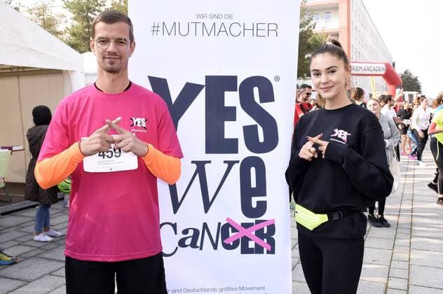 Joko Winterscheidt und Stefanie Giesinger beim Riem Arcaden Run zugunsten krebskranker Menschen in der Messestadt West. München, 20.10.2018 *** Joko Winterscheidt and Stefanie Giesinger at the Riem Arcaden Run in aid of cancer patients in the fair city of West Munich 20 10 2018 Foto:xP.xSchönbergerx xFuturexImage