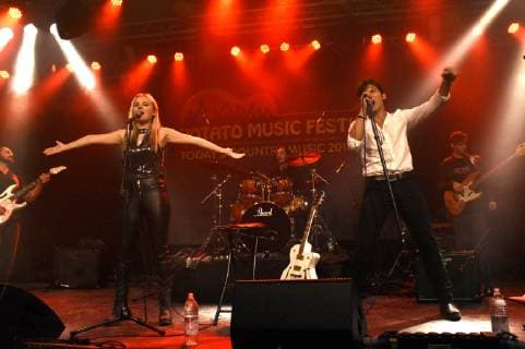 Laura van den Elzen and Mark Hoffmann live at the 1 Potato Music Festival in the Technikum München 20 10 2018 Foto:xP.xSchönbergerx xFuturexImage