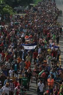 Honduran migrants leave from Ciudad Hidalgo, in the Mexican state of Chiapas, Mexico, 21 October 2018, starting a journey to reach the USA. Honduran migrants leave from Ciudad Hidalgo !ACHTUNG: NUR REDAKTIONELLE NUTZUNG!  Copyright: xMariaxdexlaxLuzxAscenciox MEX0010 20181021-636757462203045544