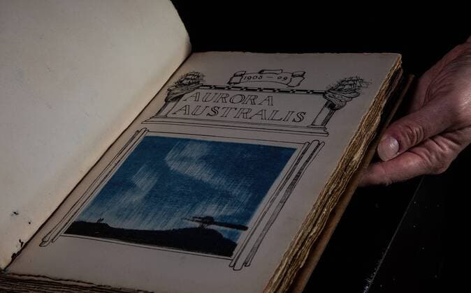 October 8, 2018 - Chicago, IL, USA - Book Aurora Australis signed by Ernest Shackleton ( 1874-1922 ). Selected items from the estate of Steve and Peggy Fossett photographed at Leslie Hindman Auctioneers in Chicago on Monday, Oct. 8, 2018. Chicago USA - ZUMAm67_ 20181008_zaf_m67_102 Copyright: xZbigniewxBzdakx