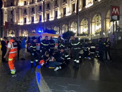 ROME, ITALY - OCTOBER 23, 2018: Paramedics and firefighters help injured people outside the Repubblica underground station; some 30 people including CSKA Moscow fans from Russia have been injured in an escalator accident at the Repubblica underground station; Rome is hosting a UEFA Champions League Group Stage football match between CSKA Moscow and Roma. Vera Shcherbakova TASS  TS094EEB