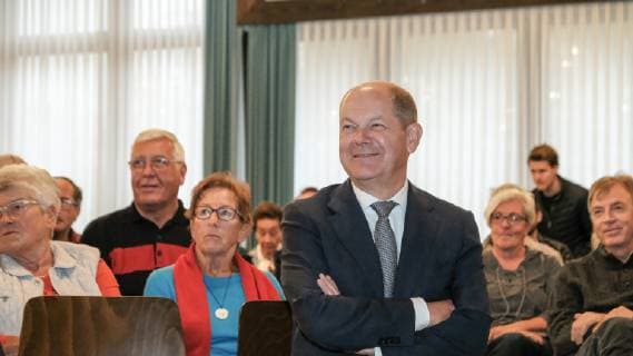 22 10 2018 xkhx Kassel election campaign of the SPD in Hesse 2018 The deputy SPD leader Olaf Scholz in the public discussion in Vellmar