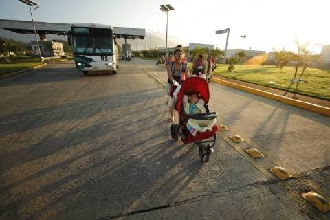 Honduras migrants begin another day of traveling toward to USA from town of Huixtla, Chiapas state, Mexico, 24 October 2018. Thanks to their faith in God and despite his harsh rhetoric, the migrants believe that the president of the United States, Donald Trump, will allow the entrance of the Central American caravan to the United States. More than 7,000 people are part of the caravan of Central American migrants that is heading towards the United States, according to a recent estimate released by the United Nations. The migrant caravan hopes that faith in God will soften Trump s heart !ACHTUNG: NUR REDAKTIONELLE NUTZUNG!  Copyright: xJOSExMENDEZx MEX023 20181024-636759975850885674