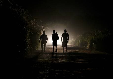 News Bilder des Tages October 24, 2018 - EUM20181024NAC07.JPG.HUIXTLA, Chis., Migrants Migrantes-Caravana.- Miles de personas caminan desde las primeras horas de este 24 de octubre de 2018 sobre la carretera rumbo a su proximo destino en Mapastepec, ubicada al sur de Chiapas a unos 75 km de Huixtla, lugar donde partieron a muy temprana hora. Durante el trayecto, hombres, mujeres y ninos piden traslado a todo tipo de vehiculos. Foto: Agencia EL UNIVERSAL AFBV  - ZUMAu78_ 20181024_zaf_u78_006 Copyright: xValentexRosasx