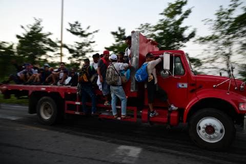 October 24, 2018 - Mapastepec, Chiapas, Mexico - Thousands of Central American migrants continued their journey toward the US border Thursday, reaching the coastal town of Mapastepec. An estimated 7,200 migrants from Honduras and other countries have pressed on, sleeping on roads, traveling on rafts, going without food and water and facing police and threats from President Trump, who called them a threat and vowed to send tropps to the border with Mexico. Mapastepec Mexico - ZUMAl113 20181024_zap_l113_005 Copyright: xMiguelxJuarezxLugox