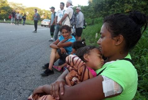 The Honduran immigrants caravan leaves Mapastepec heading to Pijijiapan, in Chiapas, Mexico, 25 October 2018. The Pentagon will deploy 800 soliders in the south of the United States for border security duties, an option defended by US President Donald Trump, who threatened to close the border past week. The Pentagon to deploy 800 more soldiers at the south border according to the media !ACHTUNG: NUR REDAKTIONELLE NUTZUNG!  Copyright: xMariaxdexlaxLuzxAscenciox MAP01 20181025-636760925883207323