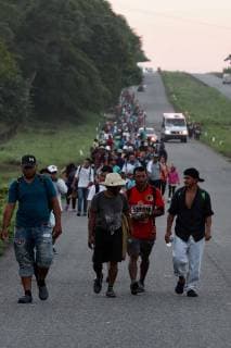 October 25 2018 EUM20181025NAC18 JPG PIJIJIAPAN Chis Migrants Migrants Caravan Caravan migrant leaves from the first hours of this Thursday, October 25, Mepastepec on its way to its next destination in Pijijiapan to the center of the coast of the state of Chiapas On their way they ask for help to all kinds of vehicles to get to the place where they will spend the night more quickly Photo Agency EL UNIVERSAL MAR  - ZUMAu78_ 20181025_zaf_u78_027 Copyright: xValentexRosasx