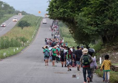 October 25 2018 EUM20181025NAC17 JPG PIJIJIAPAN Chis Migrants Migrants Caravan Caravan migrant leaves from the first hours of this Thursday, October 25, Mepastepec on his way to his next destination in Pijijiapan to the center of the coast of the state of Chiapas On their way they ask for help to all kinds of vehicles to get to the place where they will spend the night more quickly Photo Agency EL UNIVERSAL MAR  - ZUMAu78_ 20181025_zaf_u78_028 Copyright: xValentexRosasx
