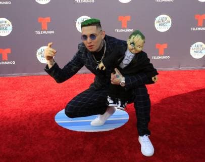 e Puerto Rican trap singer Lary Over poses on the red carpet of the fourth edition of the Latin American Music Awards (Latin AMAs), at the Dolby Theater, located in the heart of Hollywood, Los Angeles, USA, 25 October 2018. Latin American Music Awards (Latin AMAs) in Hollywood !ACHTUNG: NUR REDAKTIONELLE NUTZUNG!  Copyright: xDavidxAmadorxRiverax HOL03 20181026-636761236672813897