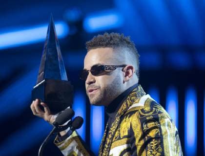 Venezuelan singer Nacho speaks after receiving the award in the Favorite Tropical Song category for Bailame during the fourth edition of the Latin American Music Awards (Latin AMAs), at the Dolby Theater, located in the heart of Hollywood, Los Angeles, USA, 25 October 2018. Latin American Music Awards (Latin AMAs) in Hollywood !ACHTUNG: NUR REDAKTIONELLE NUTZUNG!  Copyright: xArmandoxArorizox HOL03 20181026-636761244330747271