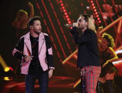 US siner Prince Royce (L) and Colombian Maluma (R) perform on stage during the fourth edition of the Latin American Music Awards (Latin AMAs), at the Dolby Theater, located in the heart of Hollywood, Los Angeles, USA, 25 October 2018. Latin American Music Awards (Latin AMAs) in Hollywood !ACHTUNG: NUR REDAKTIONELLE NUTZUNG!  Copyright: xDavidxAmadorxRiverax HOL03 20181026-636761305713863349