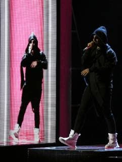 Colombian singer Maluma performs on stage during the fourth edition of the Latin American Music Awards (Latin AMAs), at the Dolby Theater, located in the heart of Hollywood, Los Angeles, USA, 25 October 2018. Latin American Music Awards (Latin AMAs) in Hollywood !ACHTUNG: NUR REDAKTIONELLE NUTZUNG!  Copyright: xDavidxAmadorxRiverax HOL03 20181026-636761306347038749