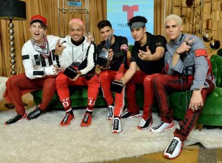 Entertainment Bilder des Tages (L-R) Christopher Velez, Richard Camacho, Erick Brian Colon, Joel Pimentel, and Zabdiel de Jesus of CNCO appear backstage with their awards for Favorite Pop Artist, Favorite Duo or Group, and Favorite Pop Album for CNCO, at the fourth annual Latin American Music Awards at the Dolby Theatre in the Hollywood section of Los Angeles on October 25, 2018. The annual event honors outstanding achievements for artists in the Latin music industry.  LAP20181025313 JIMxRUYMEN