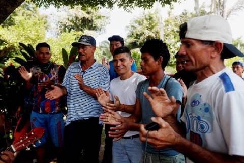 Hondurans shout slogans against their president Juan Orlando Hernandez, in Tecun Uman, Guatemala, 26 October 2018. Over a thousand Hondurans crossed Guatemala heading to Mexico in a second immigrants caravan, to escape violence and poverty in their country. Over a thousand Hondurans cross Guatemala heading to Mexico in a second caravan !ACHTUNG: NUR REDAKTIONELLE NUTZUNG!  Copyright: xEstebanxBibax GUA11 20181026-636761894925910229