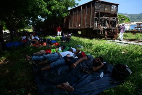 October 26, 2018 - Arriaga, Chiapas, Mexico - As a caravan of thousands of Honduran migrants presses north, reaching the town of Arriaga on Friday, President Trump began considering ways to stop them, including suspending the right to claim asylum in the US, wich has became the main way of gaining entry to the country. Arriaga Mexico - ZUMAl113 20181026_zap_l113_011 Copyright: xMiguelxJuarezxLugox