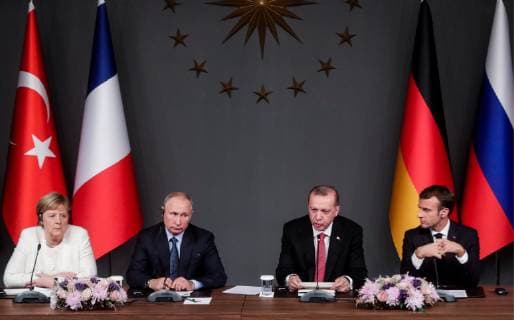 News Themen der Woche KW43 News Bilder des Tages ISTANBUL, TURKEY - OCTOBER 27, 2018: Germany s Chancellor Angela Merkel, Russia s President Vladimir Putin, Turkey s President Recep Tayyip Erdogan, and France s President Emmanuel Macron (L-R) give a press conference following a summit of the leaders of Turkey, Russia, Germany, and France to discuss the situation in Syria. Mikhail Metzel TASS  TS0956A2