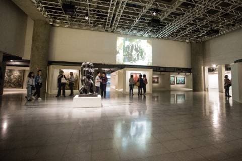 Architektur von Paulo Mendes da Rocha SÃO PAULO, SP - 26.10.2018: EXPOSIÇÃO LASAR SEGALL EM SÃO PAULO - Exhibition Essay on Color, by Lasar Segall, in poster at Sesc 24 de Maio in São Paulo, until March 5, 2010. x1629285x  VanxCampos