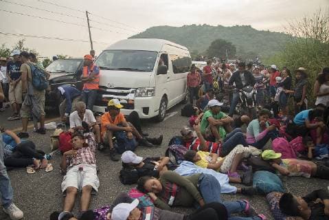 Thousands of Central-Americans continue their journey to the United States, in Arriaga, Chiapas, Mexico, 27 October 2018. Many of the seven thousand immigrants who joined the migration caravan which lefr Honduras past 13rd October have demanded asylum in. Central-American immigrants caravan in Mexico !ACHTUNG: NUR REDAKTIONELLE NUTZUNG!  Copyright: xLuisxVillalobosx ARR07 20181027-636762737140708460