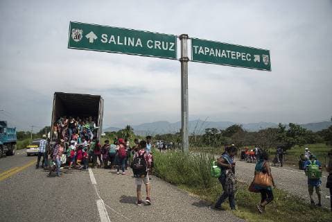 Thousands of Central-Americans continue their journey to the United States, in Arriaga, Chiapas, Mexico, 27 October 2018. Many of the seven thousand immigrants who joined the migration caravan which lefr Honduras past 13rd October have demanded asylum in. Central-American immigrants caravan in Mexico !ACHTUNG: NUR REDAKTIONELLE NUTZUNG!  Copyright: xLuisxVillalobosx ARR09 20181027-636762745219316157
