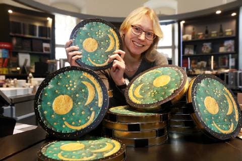 26 10 2018 Vorgeschichtsmuseum Halle Landesamt für Archäologie und Denkmalpflege The Sky Disc Event Calendar with Linndt Chocolate produced for the first time is almost sold out after one week copyright