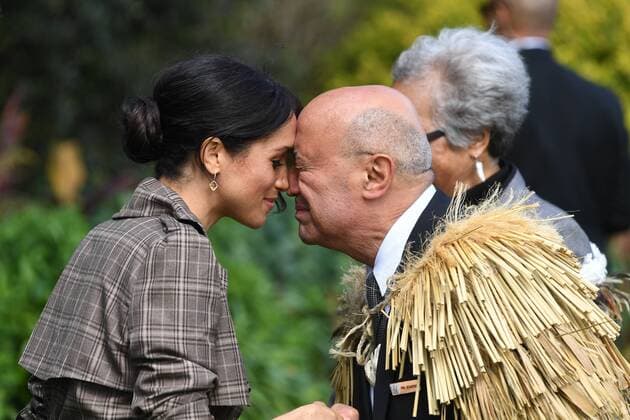 Entertainment Themen der Woche KW43 Entertainment Bilder des Tages . 28 10 2018. Wellington, New Zealand. Prince Harry and Meghan Markle Royal Tour- Day Thirteen. Ceremony of Welcome Government House. Prince Harry, The Duke of Sussex accompanied by his wife Meghan, The Duchess of Sussex, attend the traditional welcome ceremony on the lawns of Government House - the residence of the Governor- General of New Zealand Dame Patsy Reddy. Their Royal Highnesses are invited to hongi with the Governor-General s Kuia and KaumÄtua (MÄori elders), before the pÅwhiri, which includes a haka, performed by members of the New Zealand Defence Force. The ceremony also include s a 21-gun salute, and is attended by school children.  xAndrewxParsonsx xi-Imagesx IIM-18753-0001