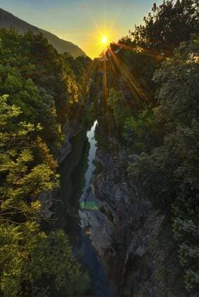 Bilder der Erde Italy, Marche, Fossombrone, Marmitte dei Giganti canyon, Metauro river  LOMF00746