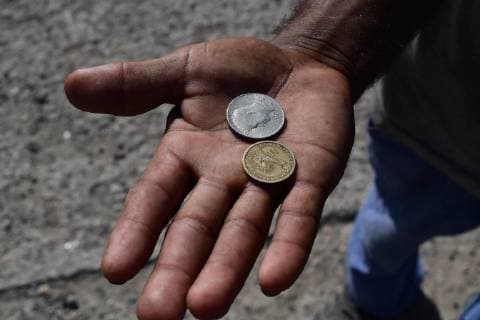 October 29, 2018 - Santiago Niltepec, Oaxaca, Mexico - A man shows American coins he uses as talisman as Central American migrants continue their trek accross Mexico toward the US, Monday. As the number of migrants in the caravan has dropped as people become discouraged or too tired to carry on, President Trump is planning to send 5200 American troops to the border to stop what he calls an Ã¢â‚¬oeinvasion. Santiago Niltepec Mexico - ZUMAl113 20181029_zap_l113_011 Copyright: xMiguelxJuarezxLugox