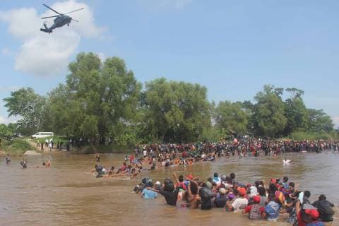 Mexiko, Migranten am Grenzfluss zu Guatemala October 29, 2018 - EUM20181029NAC27.JPG.TECÃöN UMÃN, Guatemala. MigrantsMigrantes-Caravana. 29 de octubre de 2018. Un grupo de migrantes acompanados por ninos, que forman parte de la tercera caravana, ingresaron a territorio mexicano a traves del rio Suchiate, en la frontera entre Mexico y Guatemala. Foto: Agencia EL UNIVERSALEELG  - ZUMAu78_ 20181029_zaf_u78_105 Copyright: xElxUniversalx