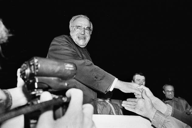 1 3 1990 Karl Marx City Street of the Nations City Hall Federal Chancellor Helmut Kohl in Karl Marx City