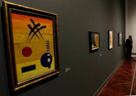 Mexiko-Stadt, Kandinsky Ausstellung A view of the artwork Sign (1925) by Vasily Kandinsky (1866-1944) during the exposition Kandinsky. Pequenos Mundos (Lit. Kandinsky. Little worlds), at the Fine Arts Palace in Mexico City, Mexico, 30 October 2018. Kandinsky exhibition in Mexico City !ACHTUNG: NUR REDAKTIONELLE NUTZUNG!  Copyright: xMarioxGuzmanx AME6431 20181030-636765407754539394