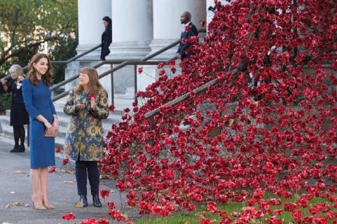 Entertainment Bilder der Woche KW44 Entertainment Bilder des Tages October 31, 2018 - London, London, United Kingdom - Catherine, Duchess of Cambridge visits the Imperial War Museum to view letters relating to three brothers of her great-grandmother, all whom fought and died in the First World War. London, United Kingdom, 31 October 2018. London United Kingdom  - ZUMAt138 20181031_zap_t138_012 Copyright: xRayxTangx