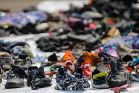 News Themen der Woche KW44 News Bilder des Tages November 1, 2018 - Tanjung Priok, Jakarta, Indonesia - Personal items recovered from Lion Air flight JT 610 by Search and Rescue personnel at the Tanjung Priok port at Tanjung Priok Harbour, Jakarta, Indonesia, on Thursday, November 1, 2018. Rescuers have recovered human remains and personal items in the wreckage, with all 189 passengers and crew feared dead, the plane crashed into the sea just minutes after taking off from Indonesia s capital. Tanjung Priok Indonesia  - ZUMAn230 20181101_zaa_n230_001 Copyright: xAndrewxLotulungx