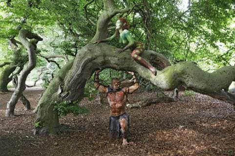 From the FARBKÖRPER Bodypainting Facetten Kalender 2019 Märchenwald Photoshooting with the models Janina and Fred as Elfe and Ork in the Süntelbuchenallee in Bad Nenndorf FARBKÖRPER is a project of the photographer Tschiponnique Skupin and the bodypainter and transformer Enrico Lein which shows the versatility of bodypainting. Foto:xT.xSkupinx xFuturexImage
