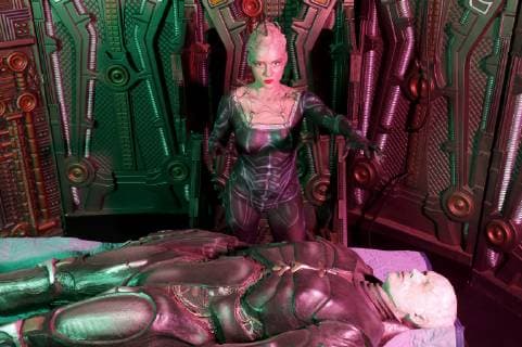 From the FARBKÖRPER Bodypainting Facetten Kalender 2019 Borg Queen Photoshooting with model Daniela in the original film set of the TV series Star Trek Voyager at the Filmwelt Center in Bad Münder FARBKÖRPER is a project of the photographer Tschiponnique Skupin and the bodypainter and transformer Enrico Lein which shows the versatility of bodypainting. Foto:xT.xSkupinx xFuturexImage