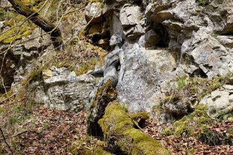 From the FARBKÖRPER Bodypainting Facetten Kalender 2019 Photoshooting with Model Mandy in front of a rock face in Süntel near Langenfeld FARBKÖRPER is a project of the photographer Tschiponnique Skupin showing the versatility of bodypainting Painting by Jörg Düsterwald Foto:xT.xSkupinx xFuturexImage