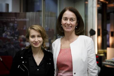 Bundesjustizministerin Katarina Barley (r), SPD, und Margarete Stokowski, bei der Veranstaltung 100 Frauen und 100 Jahre Frauenwahlrecht im Bundesministerium der Justiz und fuer Verbraucherschutz, 01.11.2018, Berlin. Berlin Deutschland *** Federal Minister of Justice Katarina Barley r SPD and Margarete Stokowski at the event 100 women and 100 years of womens suffrage at the Federal Ministry of Justice and Consumer Protection 01 11 2018 Berlin Berlin Germany Copyright: xBMJV IngaxKjer photothekx