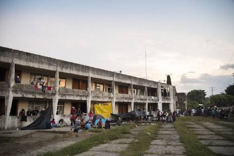 News Bilder des Tages Migranten aus Mittelamerika in Mexiko Members of the caravan of Central American migrants rest, in the municipality of Matias Romero, state of Oaxaca, Mexico, 01 November 2018. The first caravan of Central American migrants traveling through Mexico arrived today at the city of Matias Romero in the southern state of Oaxaca after an exhausting seven-hour march, while new contingents follow in Chiapas and more are on their way from El Salvador. Migrants continue march in Mexico with more groups on the way !ACHTUNG: NUR REDAKTIONELLE NUTZUNG!  Copyright: xLuisxVillalobosx MEX69 20181102-636767299947146410